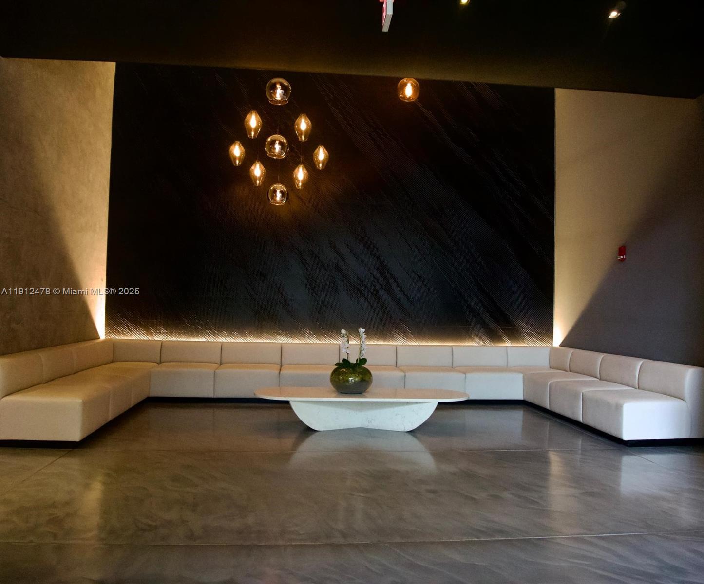 CENTRO CONDO - Residential Lease