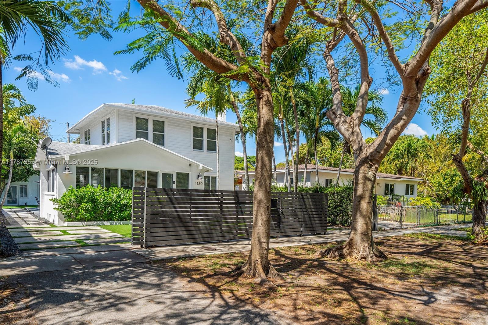 1130 SW 23rd Ave