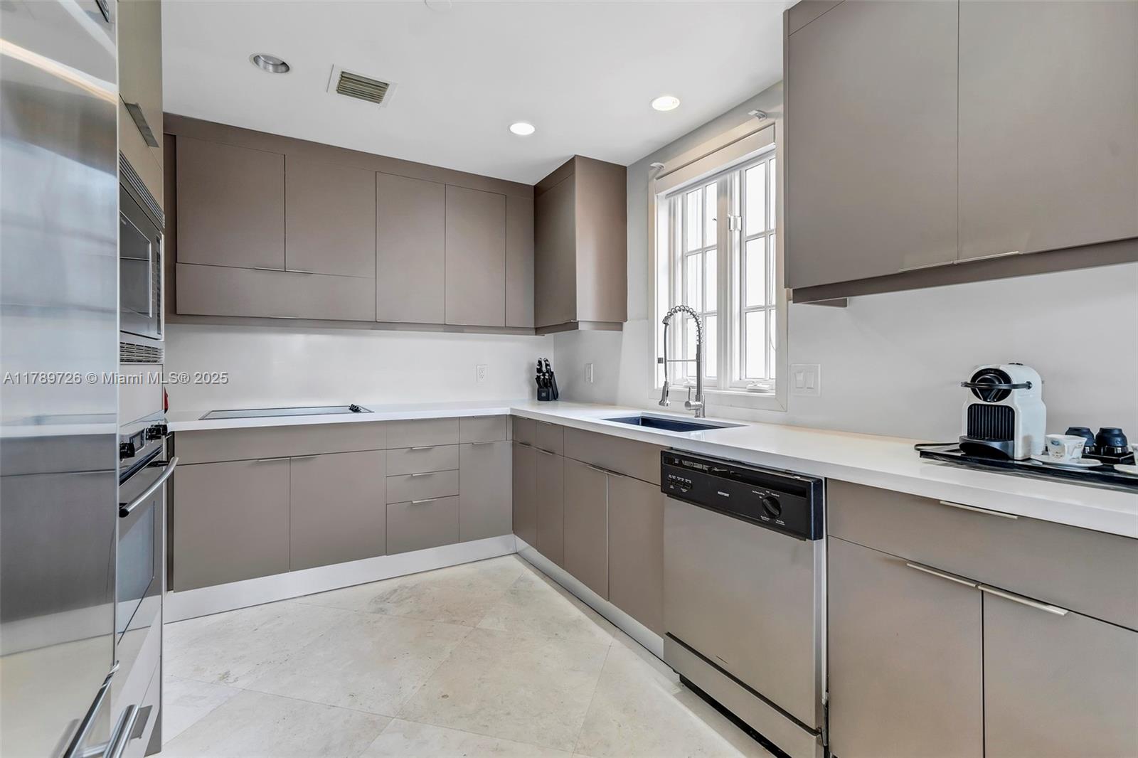 SEASIDE CONDO - Residential Lease