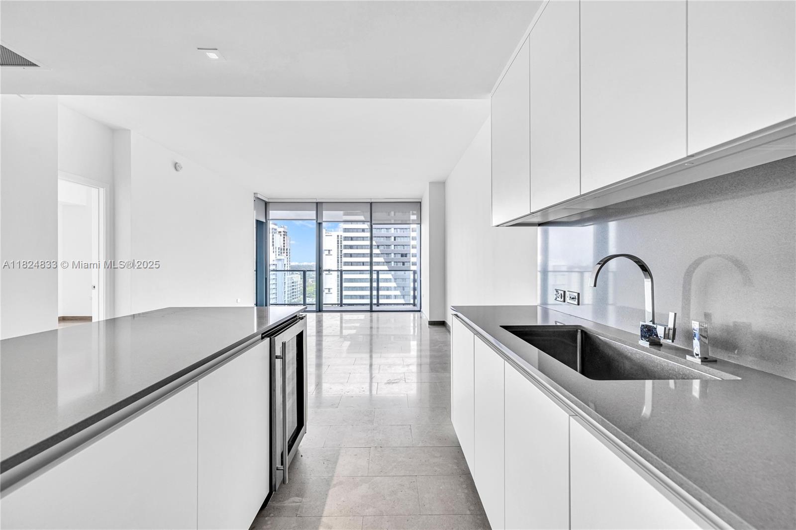 88 SW 7th St 1006