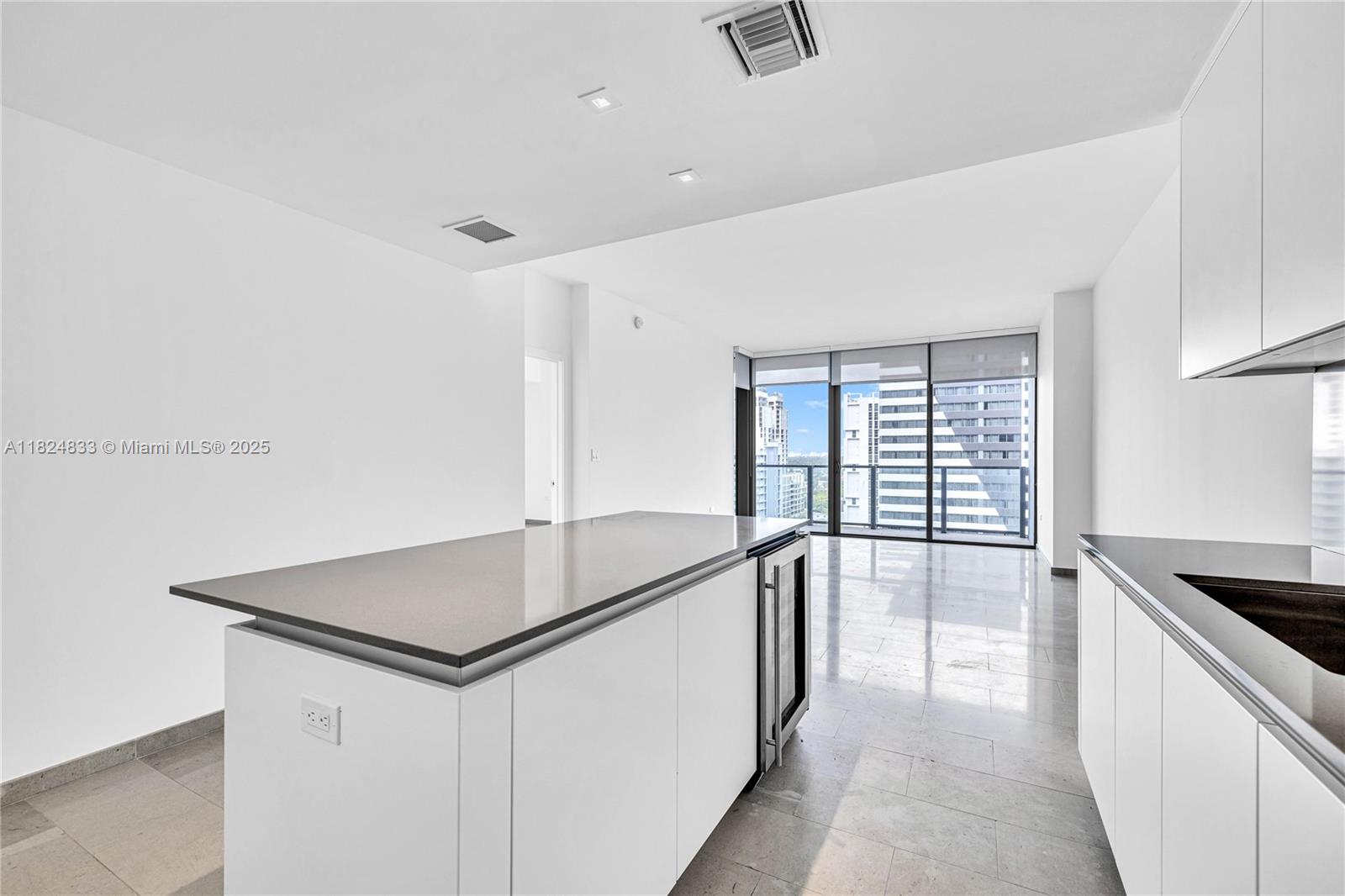 88 SW 7th St 1006