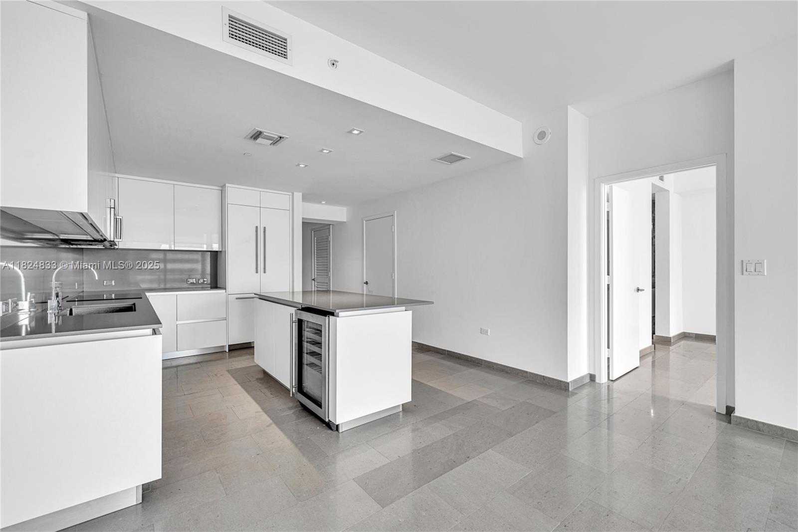 88 SW 7th St 1006
