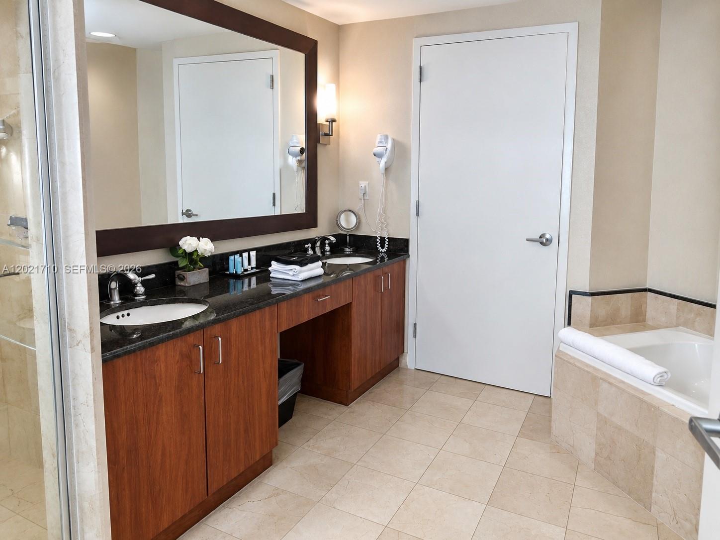 TRUMP INTERNATIONAL SONES - Residential
