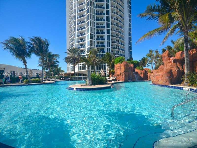 TRUMP INTERNATIONAL SONES - Residential