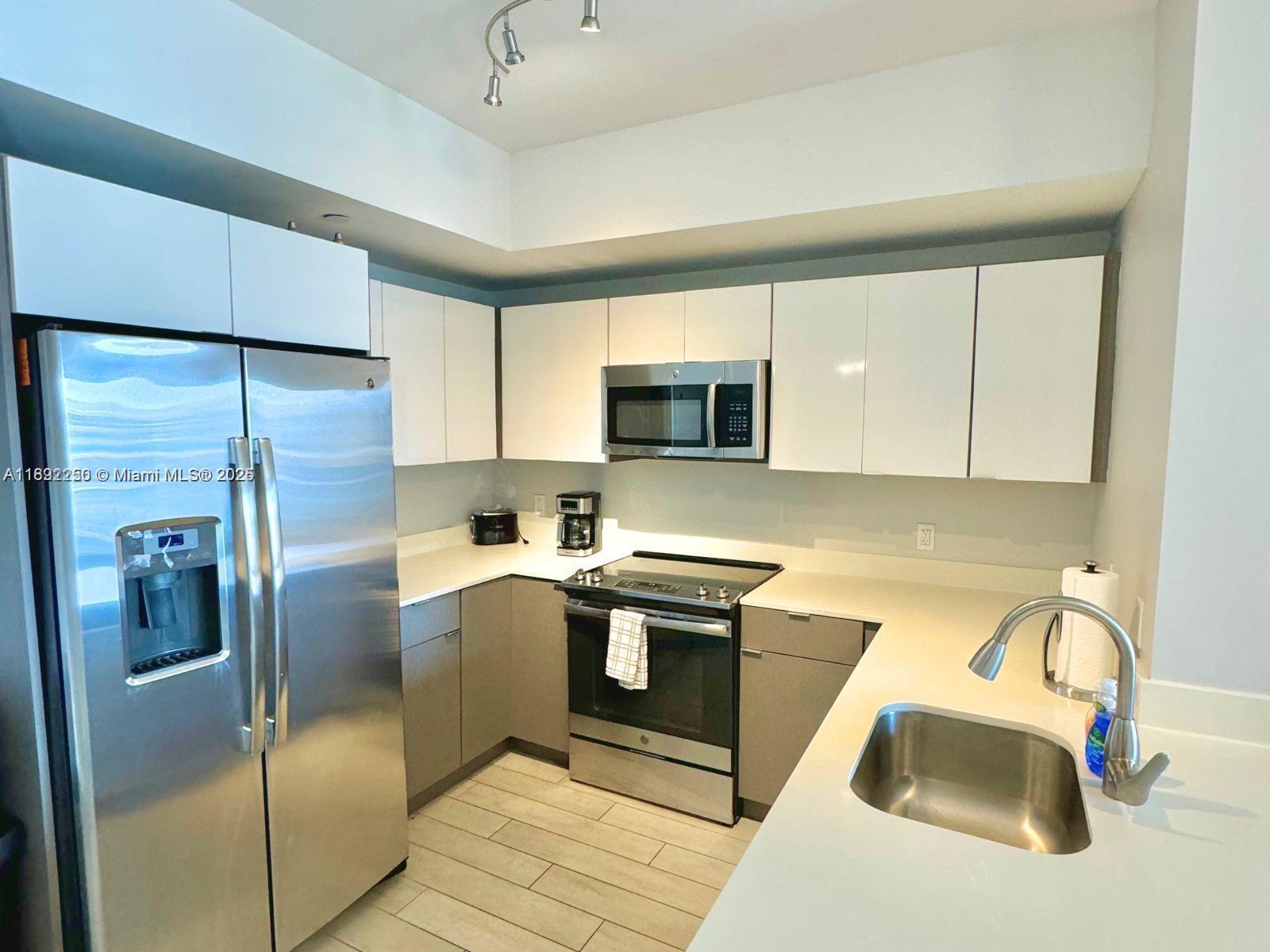 26 EDGEWATER CONDO - Residential Lease