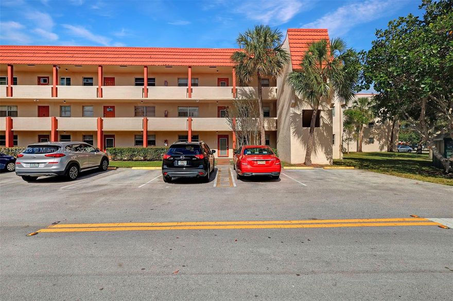 Beautiful 2 bedroom 2 bathroom apartment located in the 55+ community of Sunrise Lakes. This condo is located on the first floor. Enjoy the upgrade kitchen with granite countertops and stainless steel appliances. The social bathroom has been also upgraded. Tile throughout and new AC. Wonderful community amenities including pool, billiards, theater, gym and much more. Located near restaurants and shopping centers.