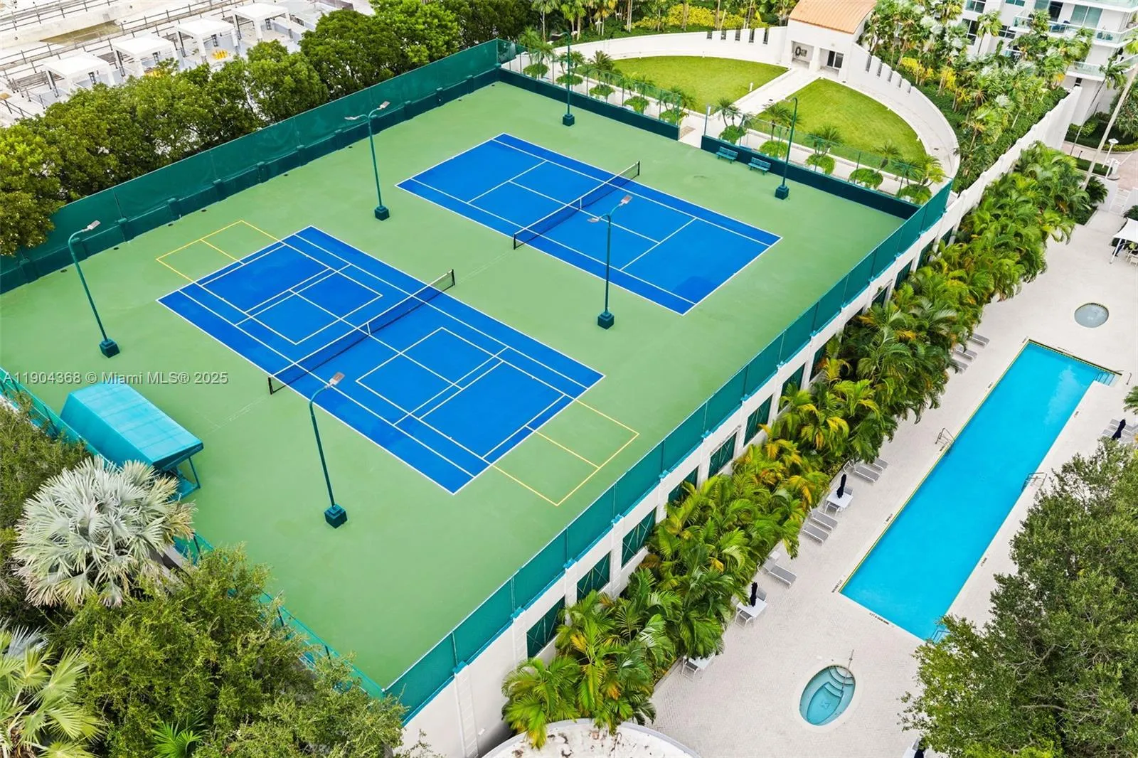 Miami, Florida 33133, United States, 2 Bedrooms Bedrooms, ,3 BathroomsBathrooms,Residential,Active,239581