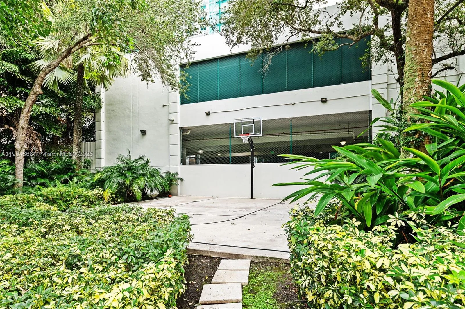 Miami, Florida 33133, United States, 2 Bedrooms Bedrooms, ,3 BathroomsBathrooms,Residential,Active,239581