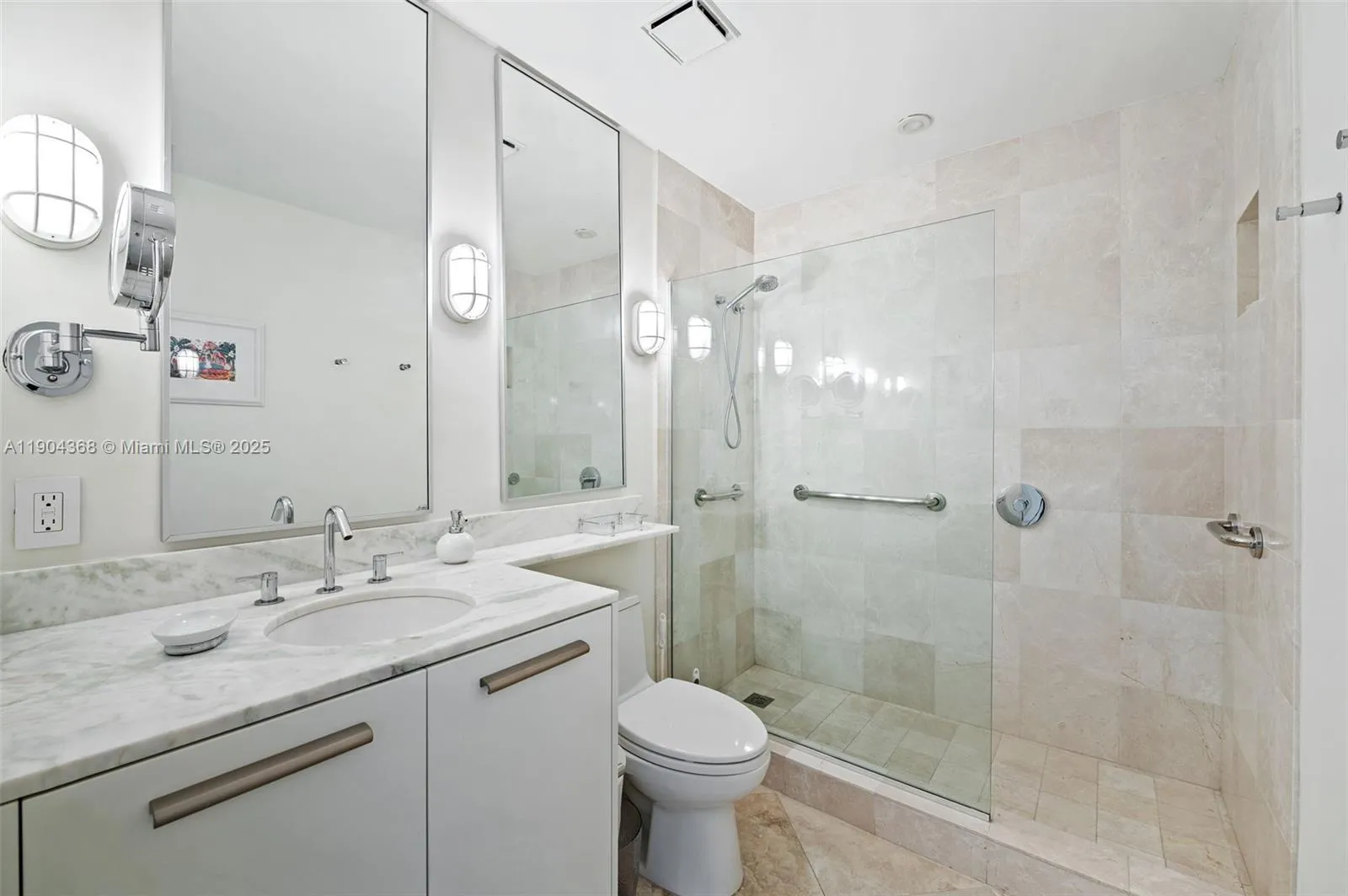 Miami, Florida 33133, United States, 2 Bedrooms Bedrooms, ,3 BathroomsBathrooms,Residential,Active,239581