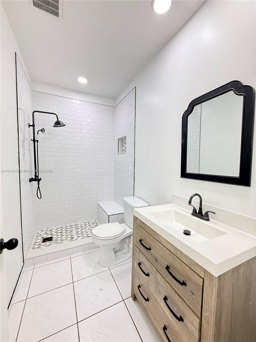 WINSTON PARK UNIT 4 - Residential Lease