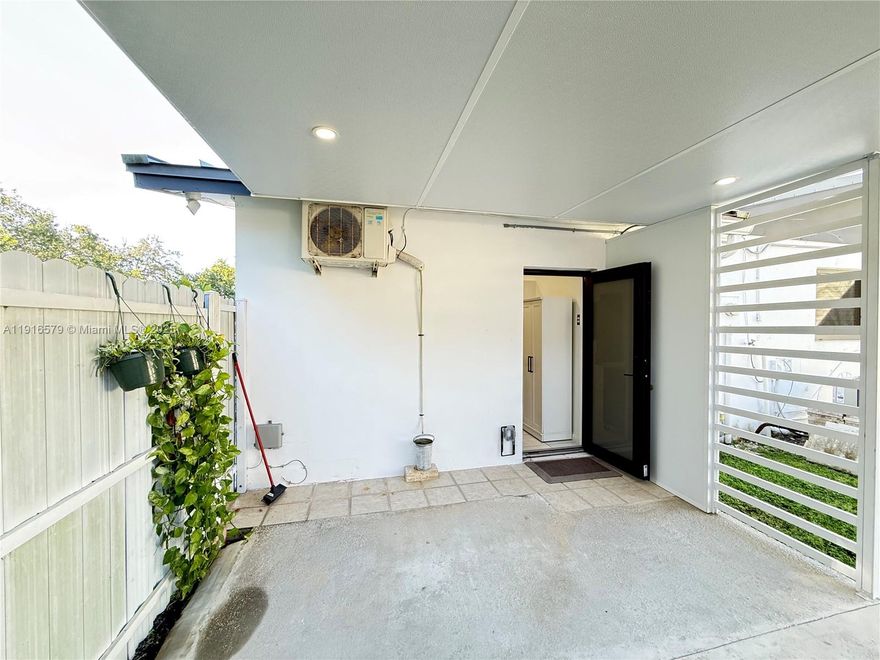 AMAZING EFFICIENCY FOR RENT IN WEST KENDALL, 1 BEDROOM/1 BATHROOM. EQUIPPED WITH FULL SIZE REFRIGERATOR, INDUCTION COOKTOP, PARKING FOR 2 CARS. IT INCLUDES ELECTRICITY & WATER. NO HOA APPROVAL. READY TO MOVE IN.