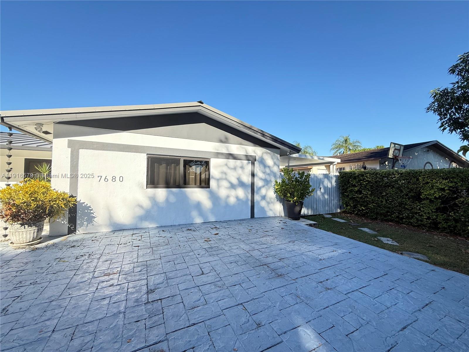 WINSTON PARK UNIT 4 - Residential Lease