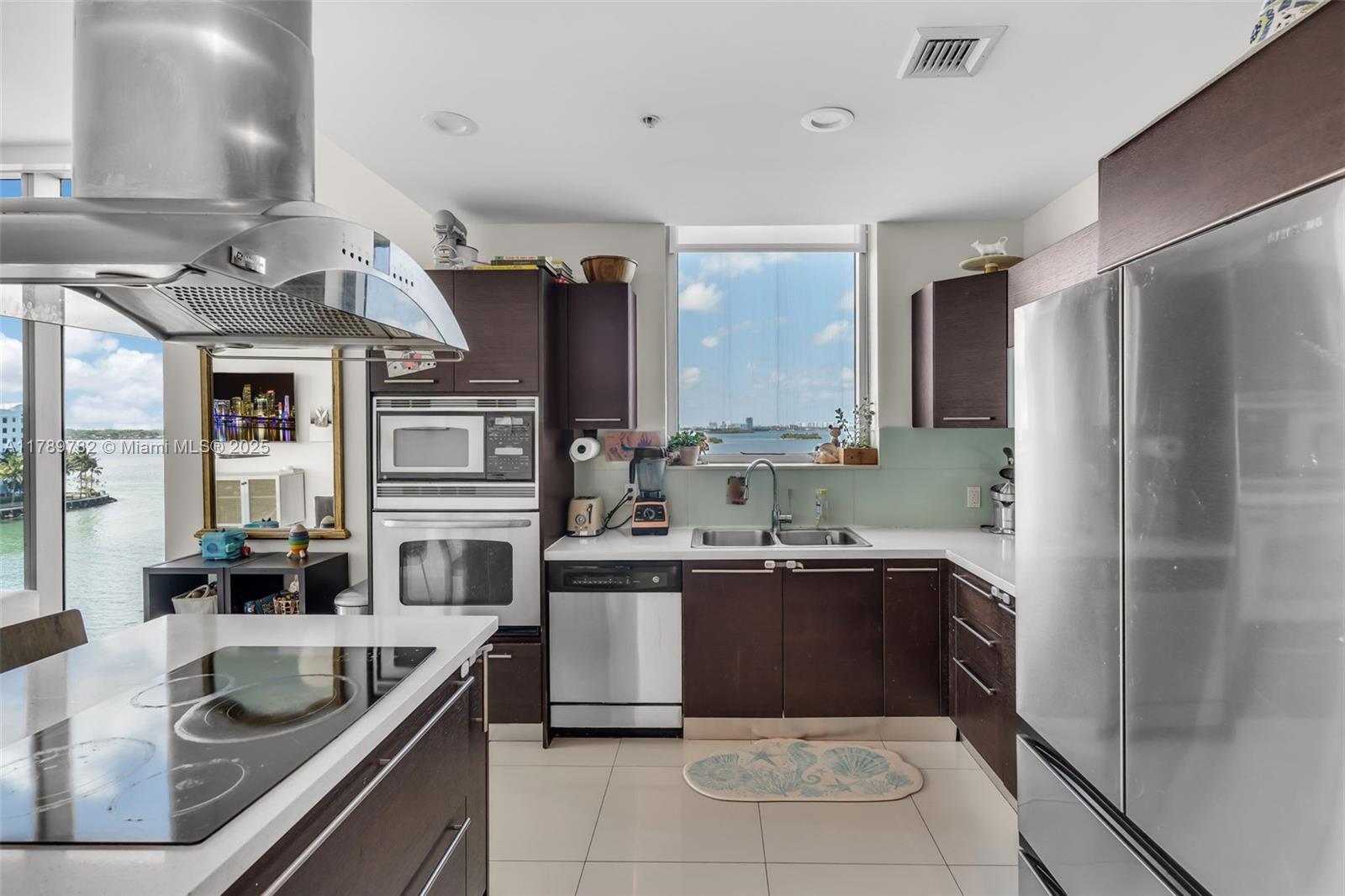 ELOQUENCE ON THE BAY COND - Residential