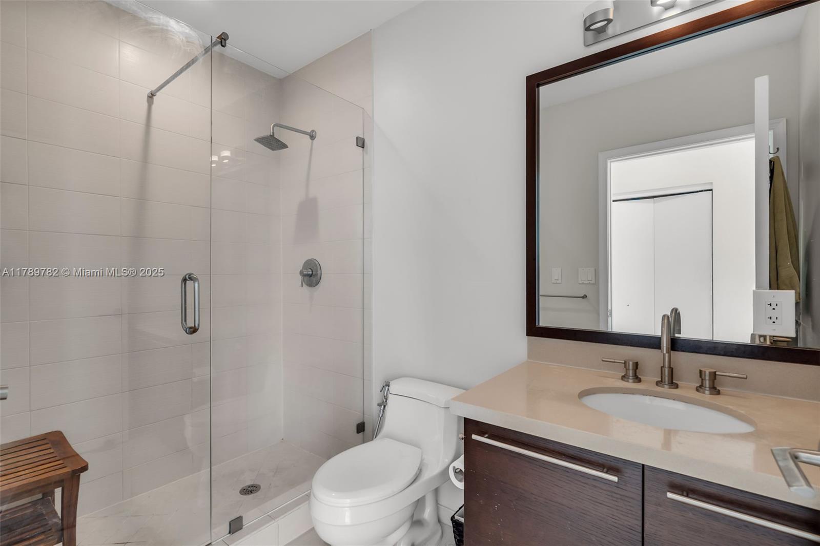 ELOQUENCE ON THE BAY COND - Residential