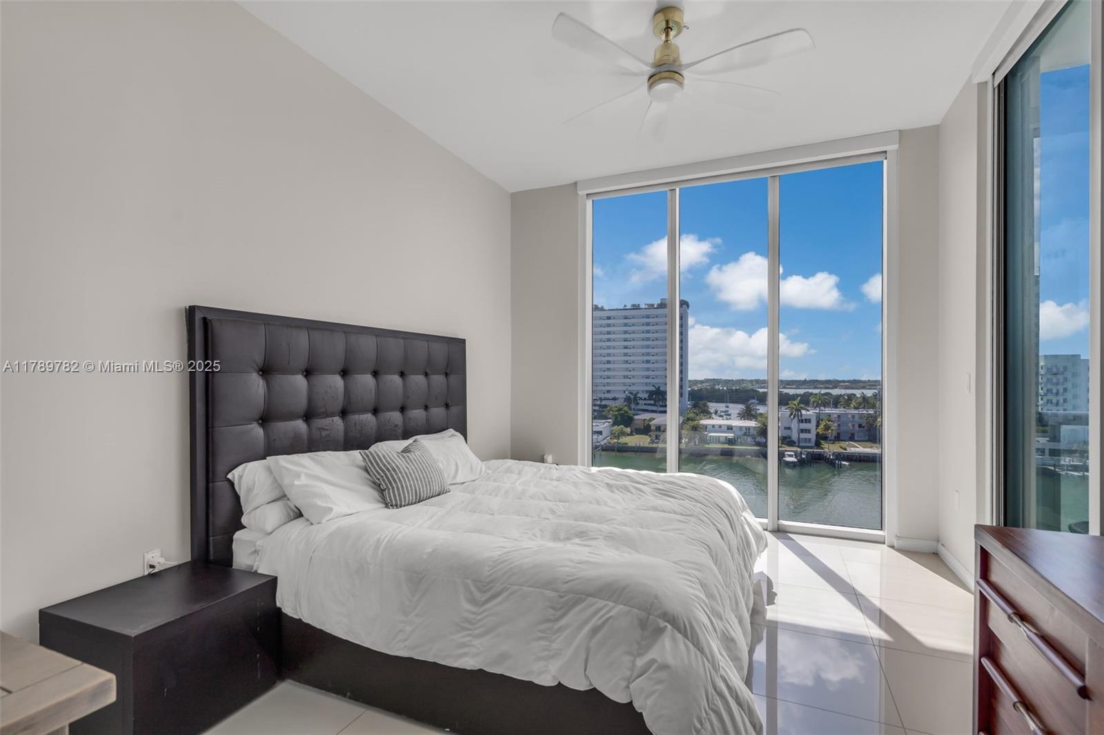 ELOQUENCE ON THE BAY COND - Residential