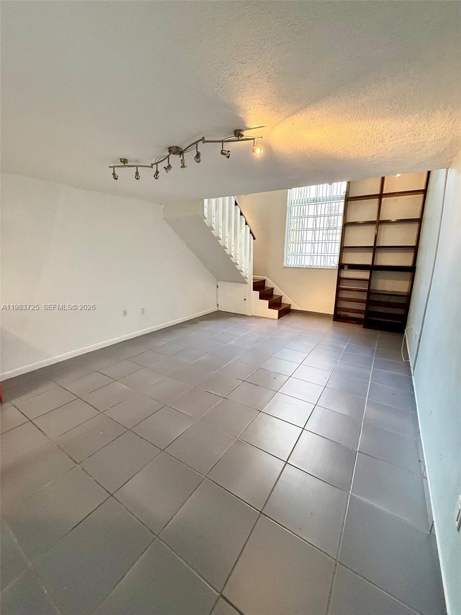 335 NAVARRE CONDO - Residential Lease