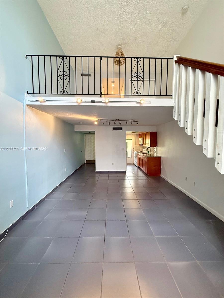 335 NAVARRE CONDO - Residential Lease