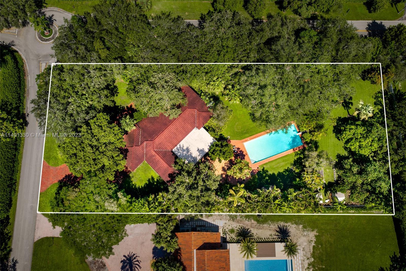 Located in Glenvar Heights, this charming 4-bedroom, 3-bathroom pool home is situated on a spacious corner lot spanning .93 acres. This property offers an abundance of outdoor space with mature oak + fruit trees providing a serene and picturesque setting. This home is the perfect opportunity for builders + buyers to customize the space to their particular needs + design preferences.
Enjoy the convenience of nearby amenities in South Miami and the Dadeland area, including shopping, dining, and entertainment options.
Don't miss out on the incredible opportunity to transform this property into your dream home. With a blank canvas awaiting your vision, this property offers endless possibilities for customization and personalization.