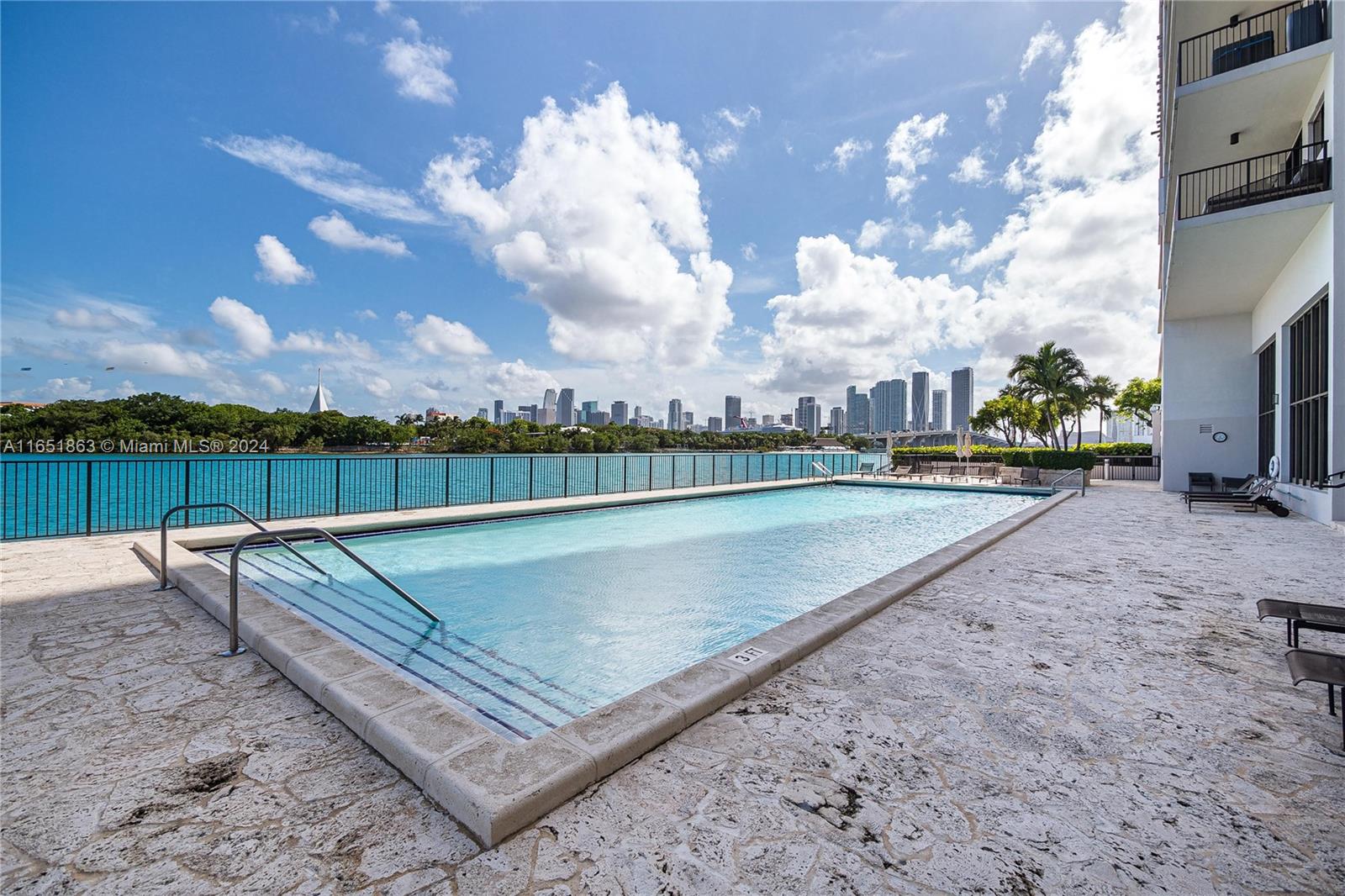 ONE THOUSAND VENETIAN WAY - Residential