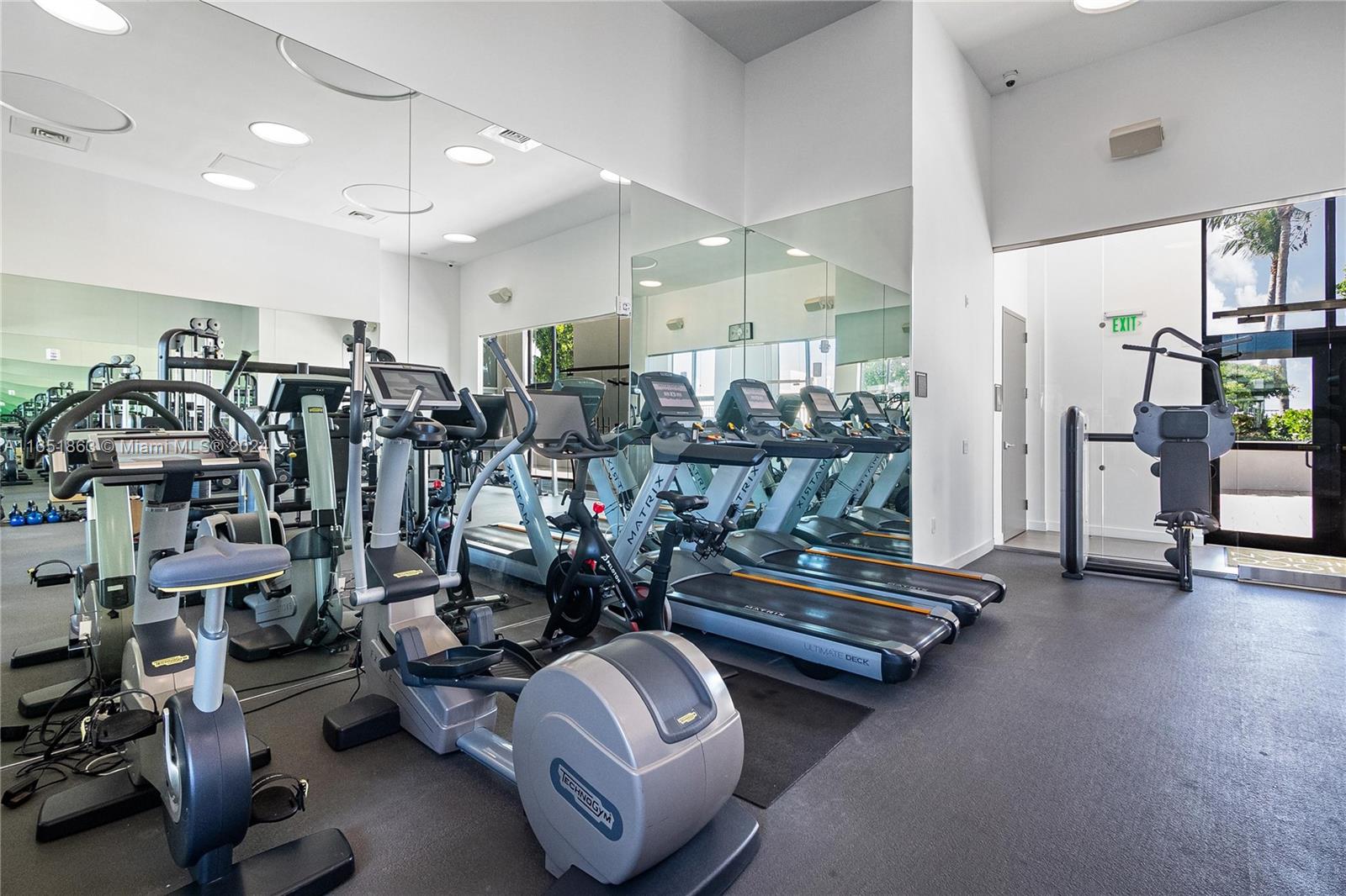 ONE THOUSAND VENETIAN WAY - Residential