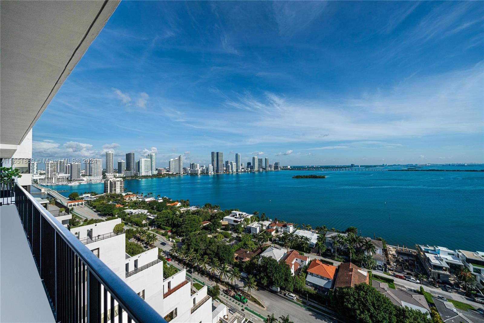 ONE THOUSAND VENETIAN WAY - Residential