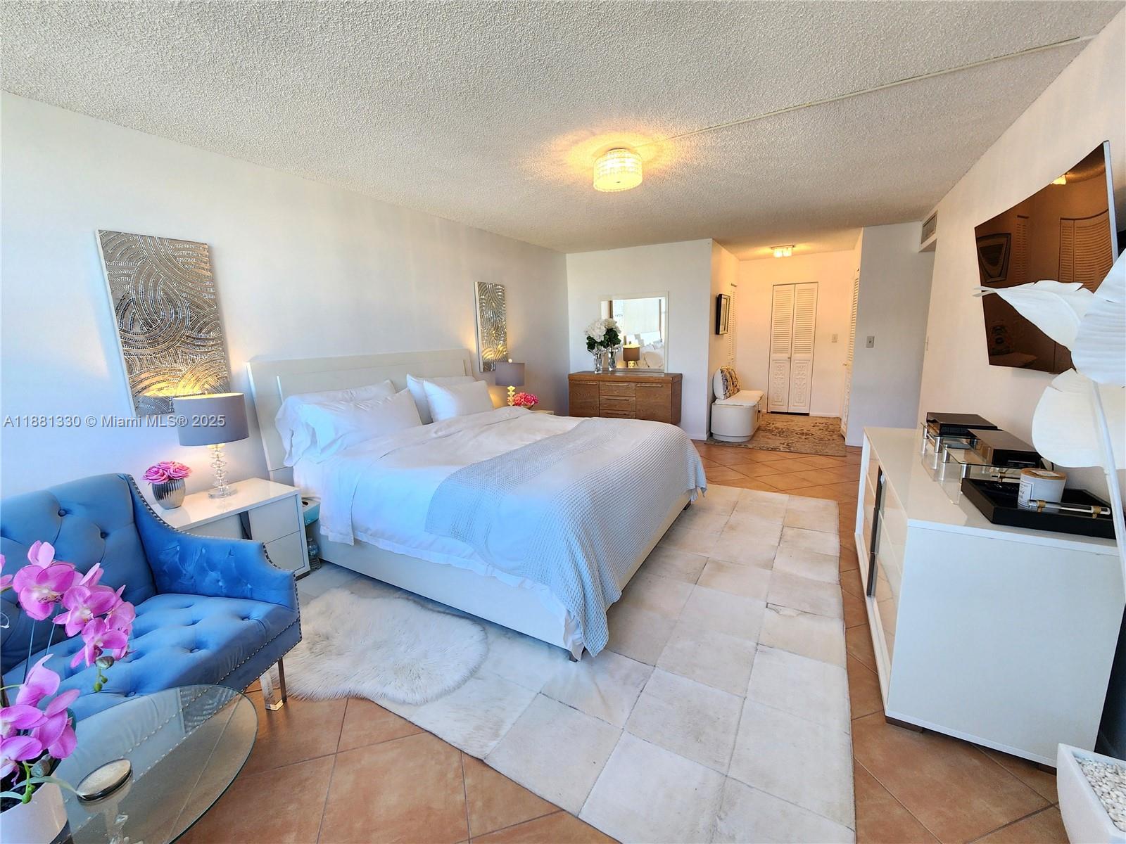 AQUARIUS CONDO - Residential