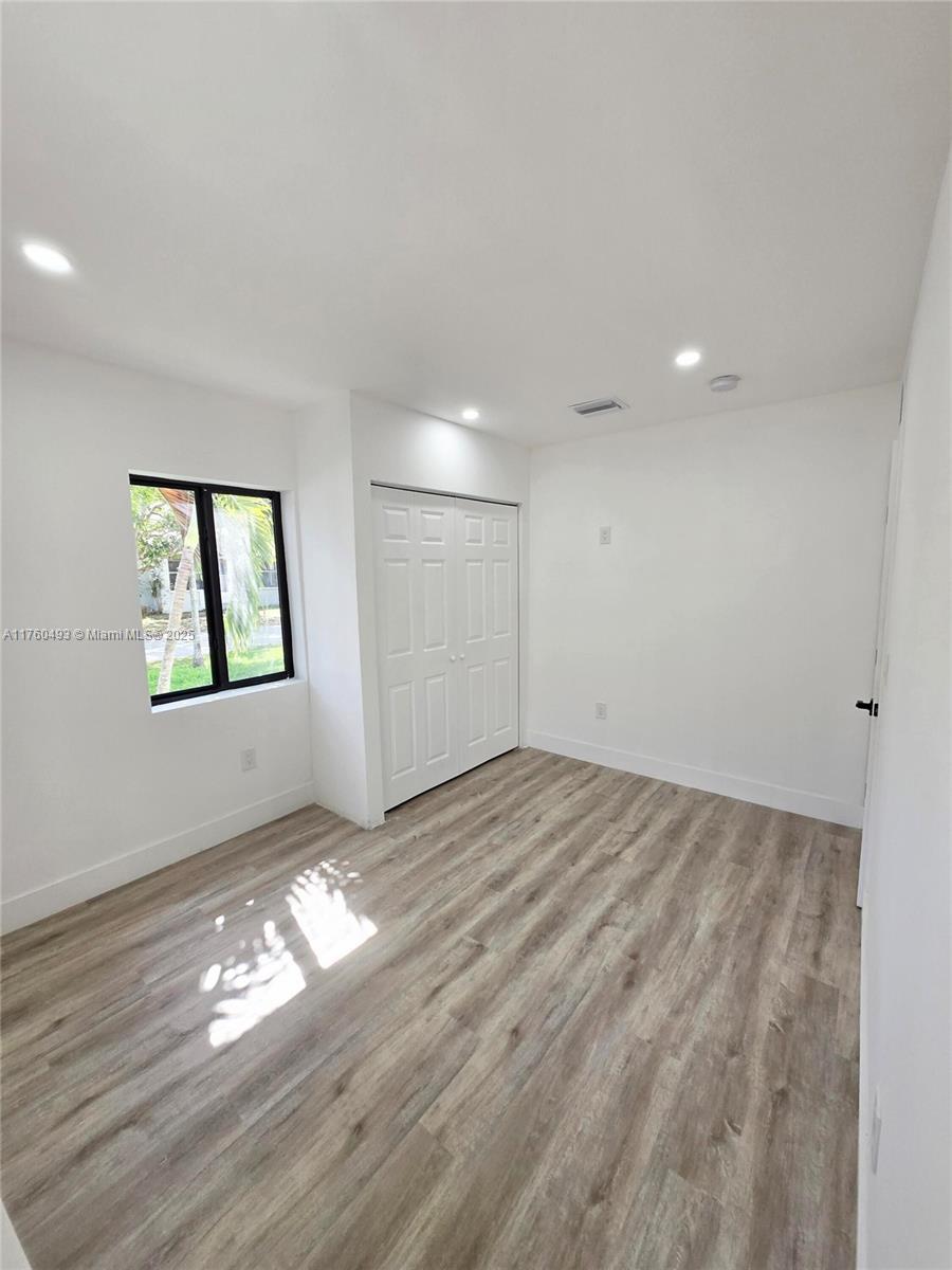 WHITE ACRES - Residential