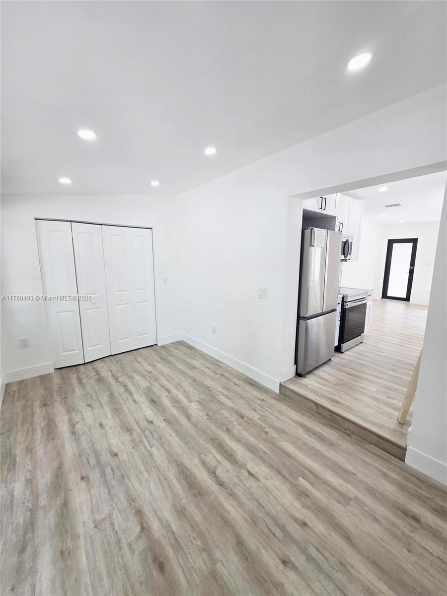 WHITE ACRES - Residential