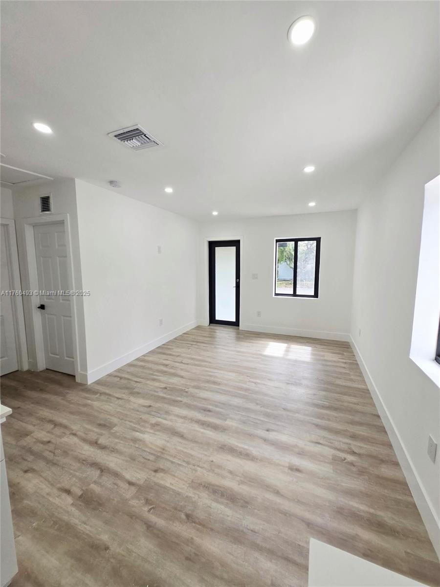 WHITE ACRES - Residential