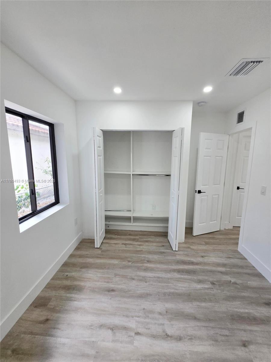 WHITE ACRES - Residential