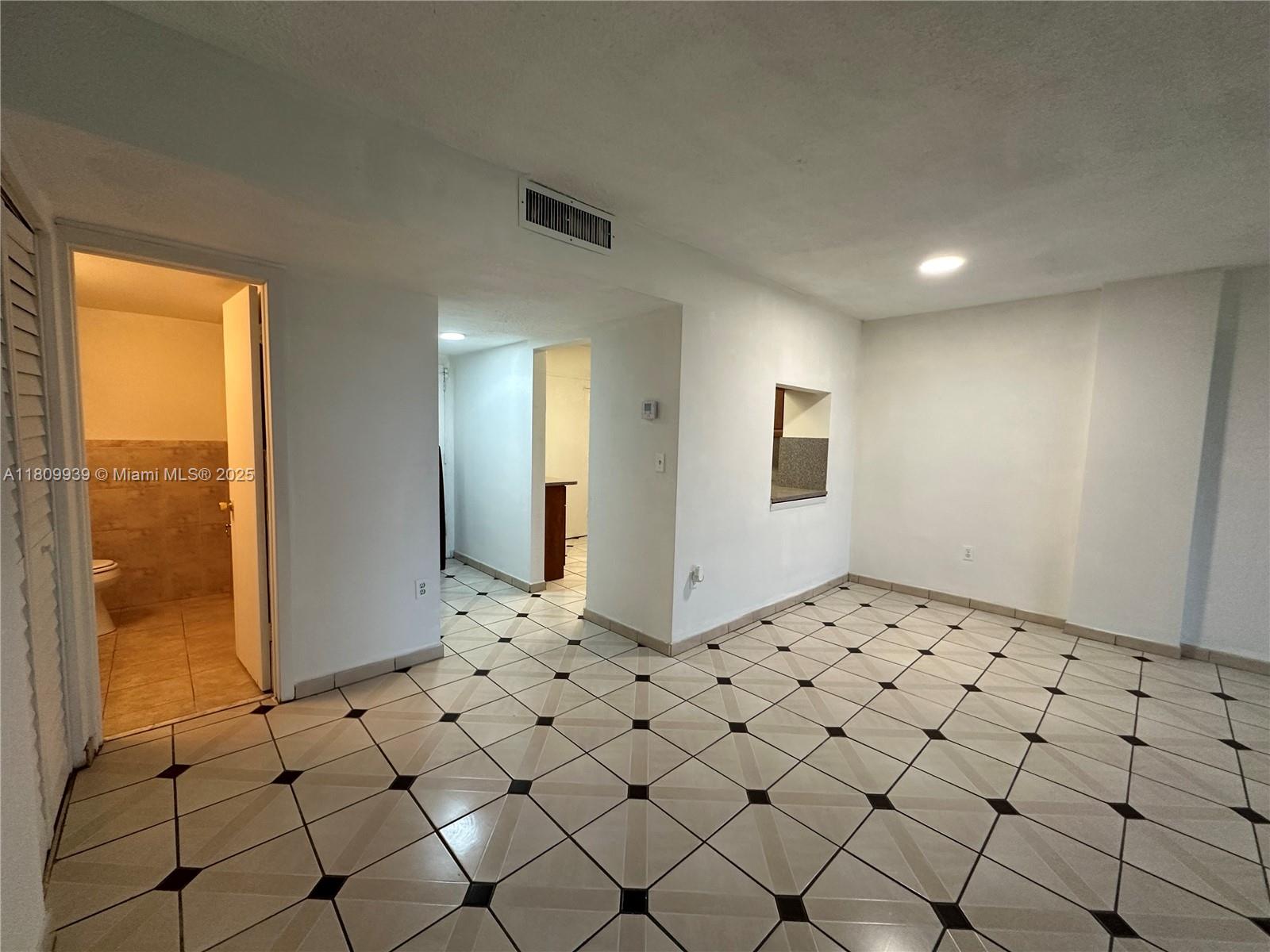 Property for Sale at 1130 11th St 4J, Miami Beach, Miami-Dade County, Florida - Bedrooms: 1 
Bathrooms: 1  - $299,000