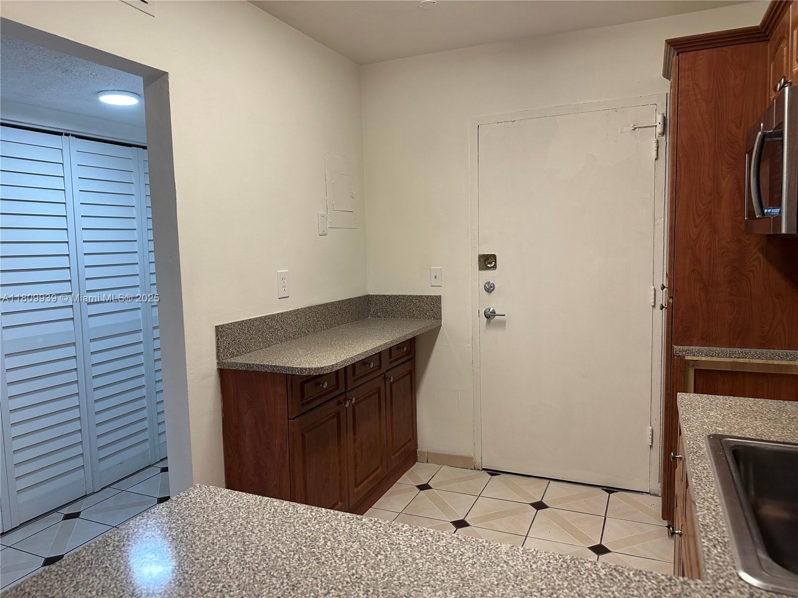 1130 11th St 4J