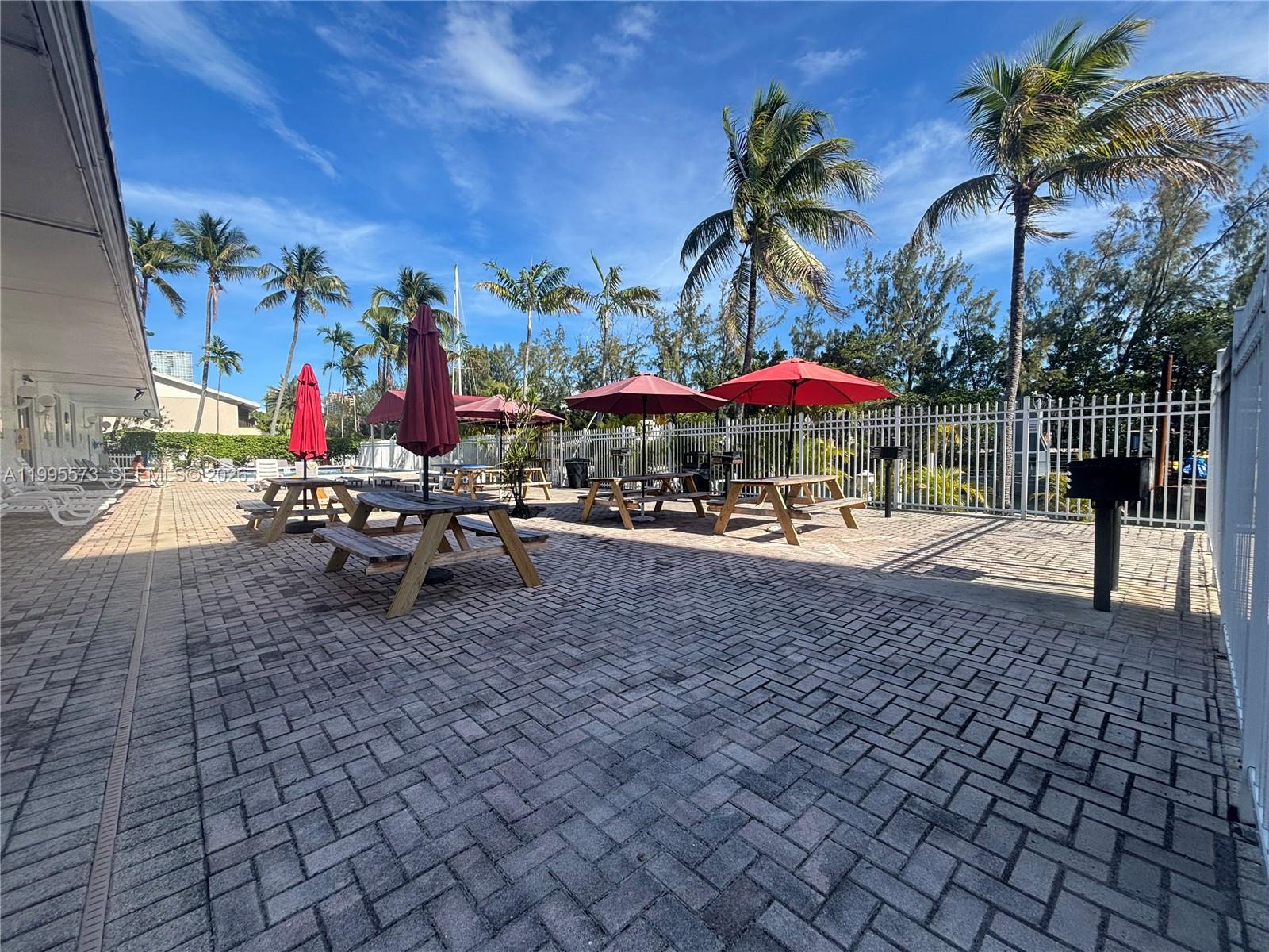 EASTERN SHORES WHITE HOUS - Residential