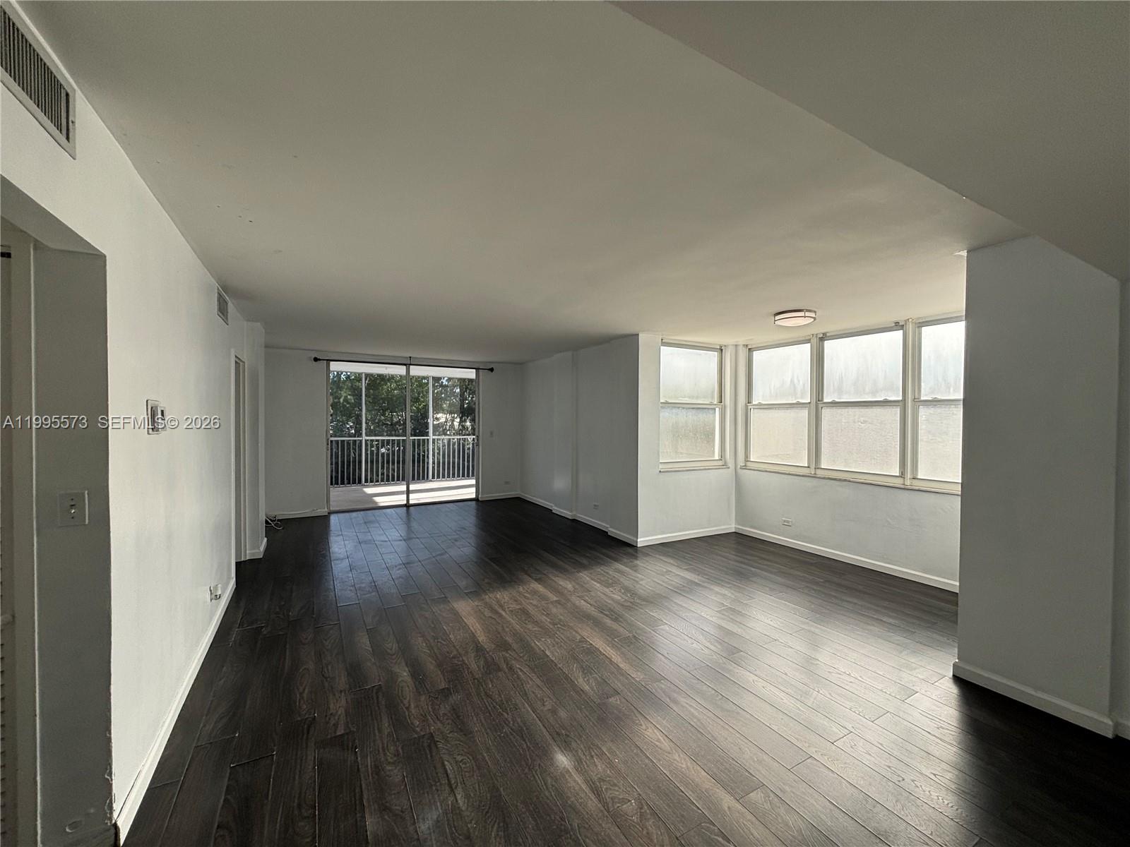 EASTERN SHORES WHITE HOUS - Residential