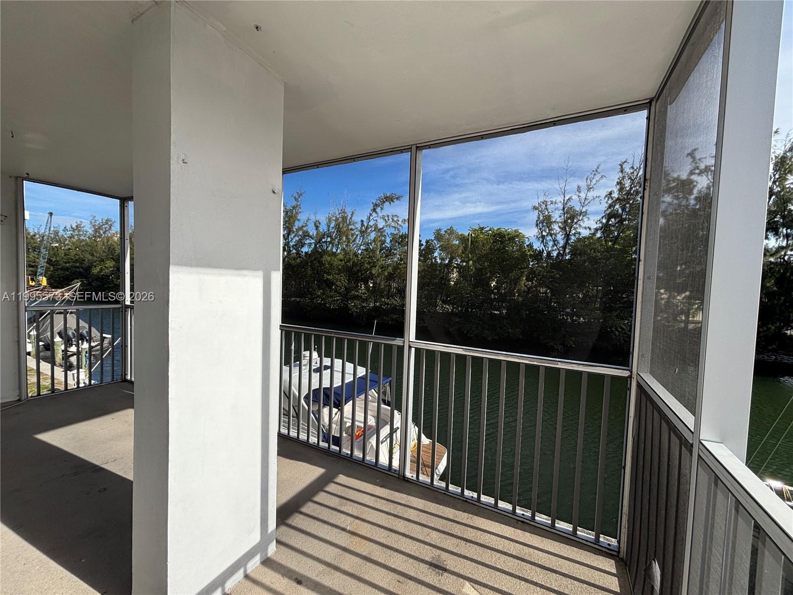 EASTERN SHORES WHITE HOUS - Residential