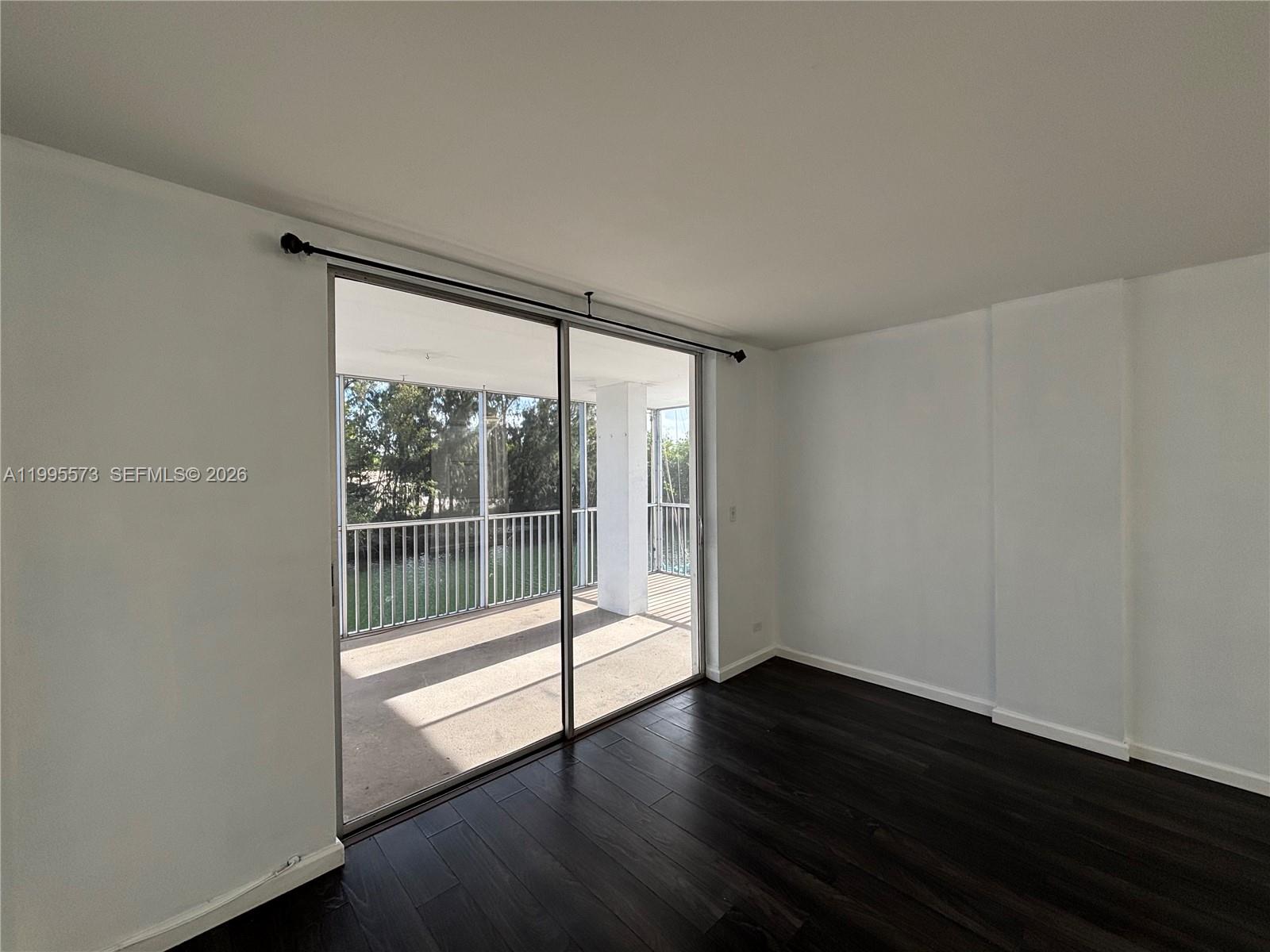 EASTERN SHORES WHITE HOUS - Residential