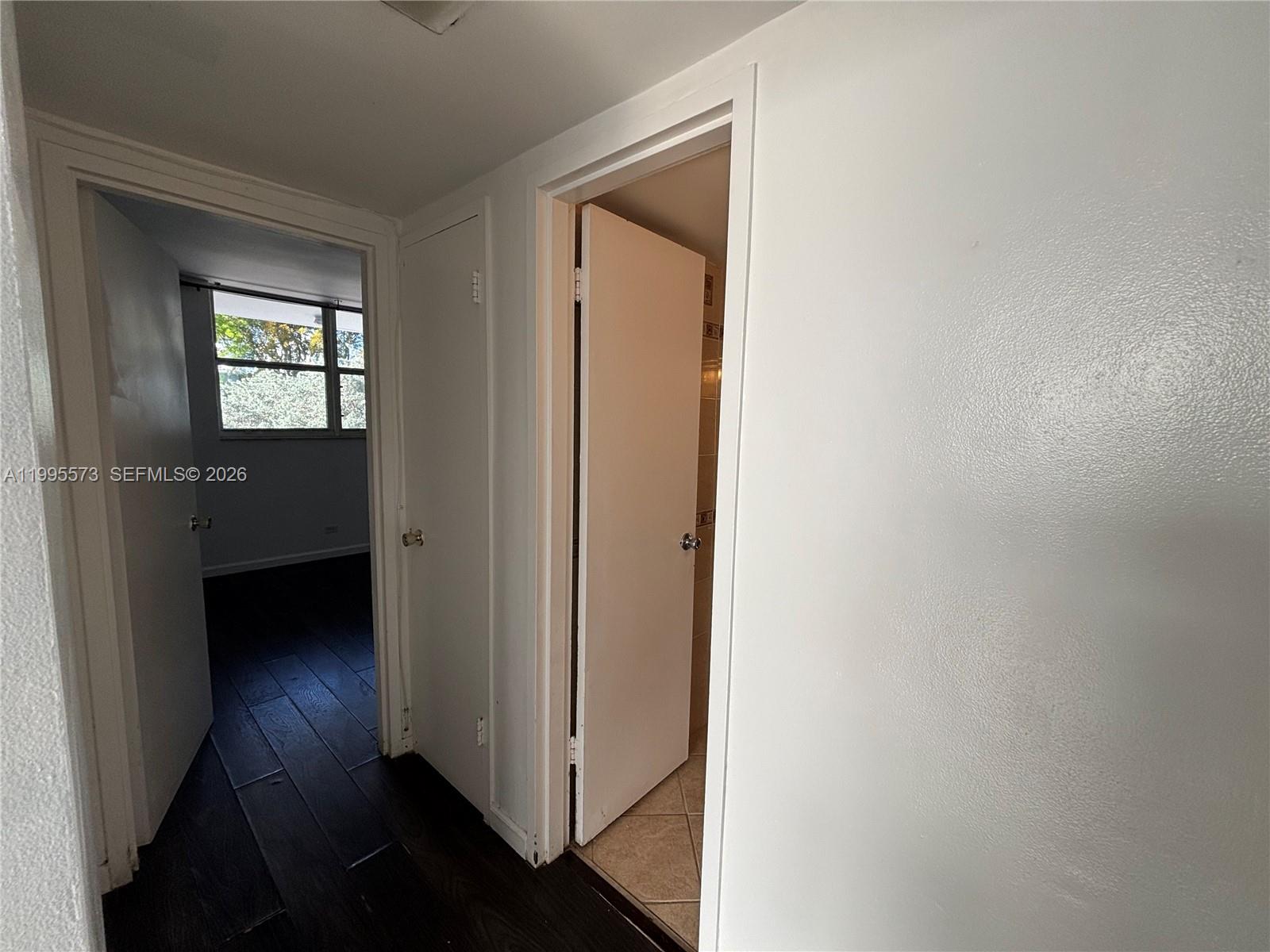 EASTERN SHORES WHITE HOUS - Residential