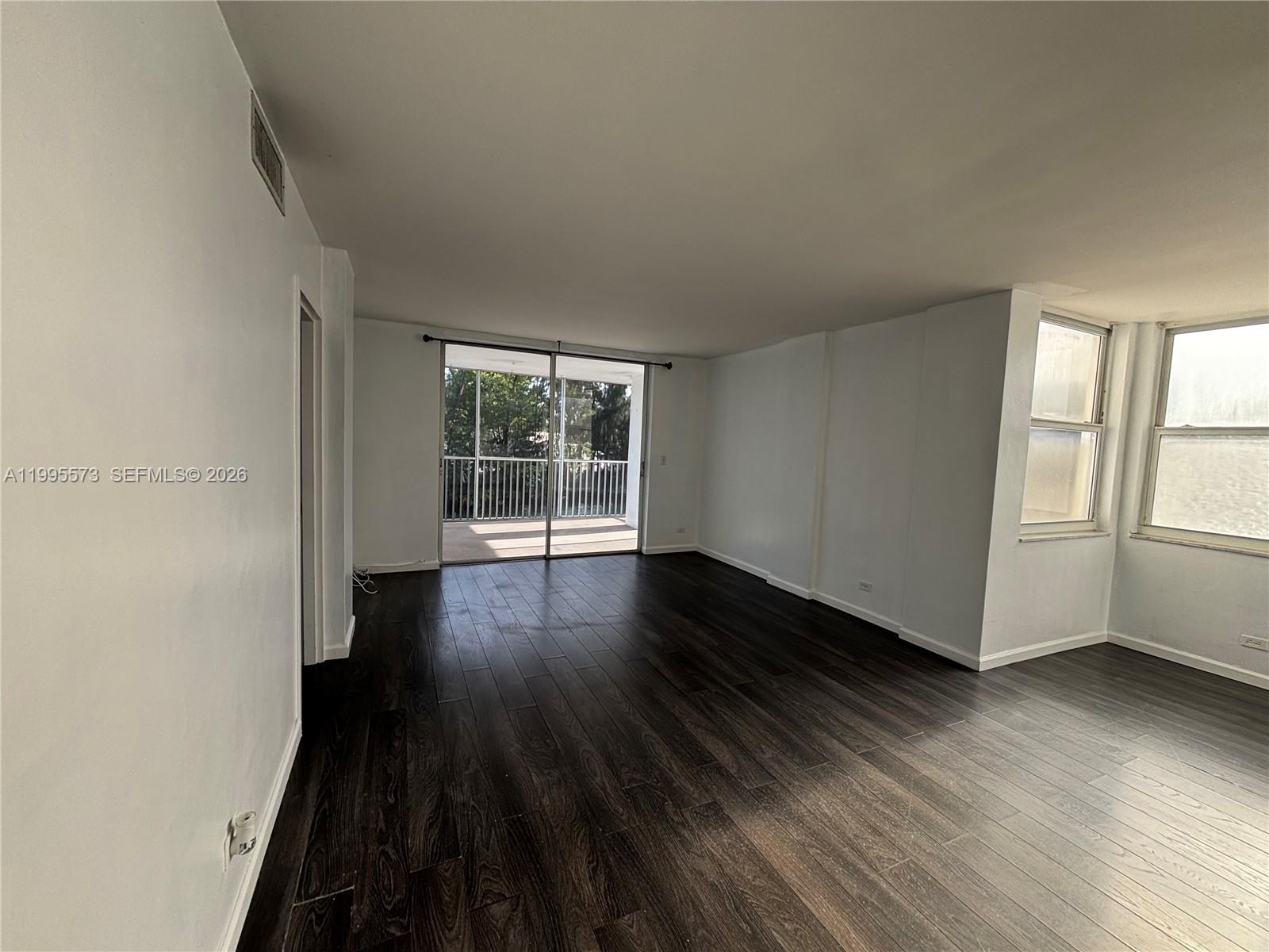 EASTERN SHORES WHITE HOUS - Residential