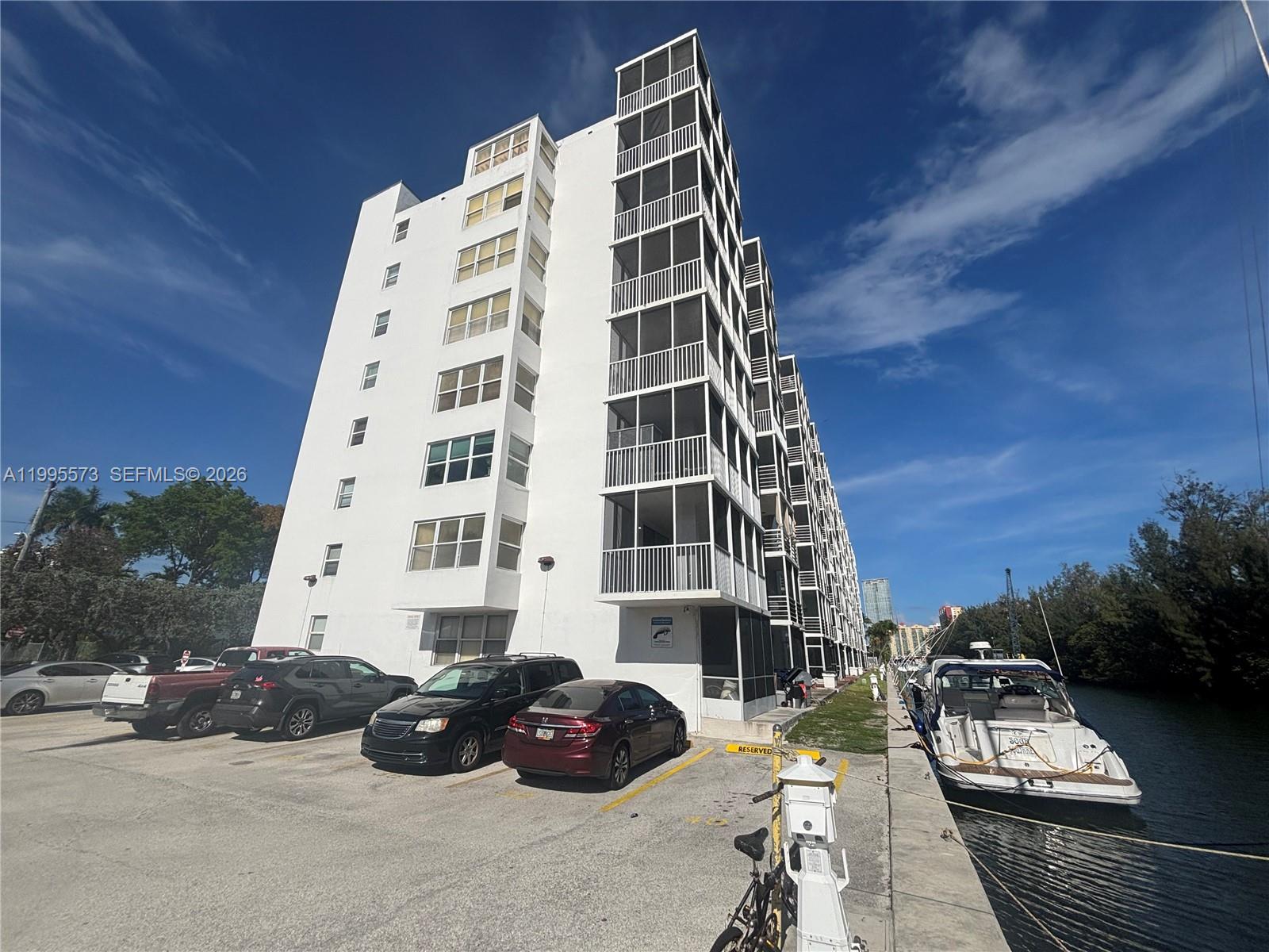 EASTERN SHORES WHITE HOUS - Residential