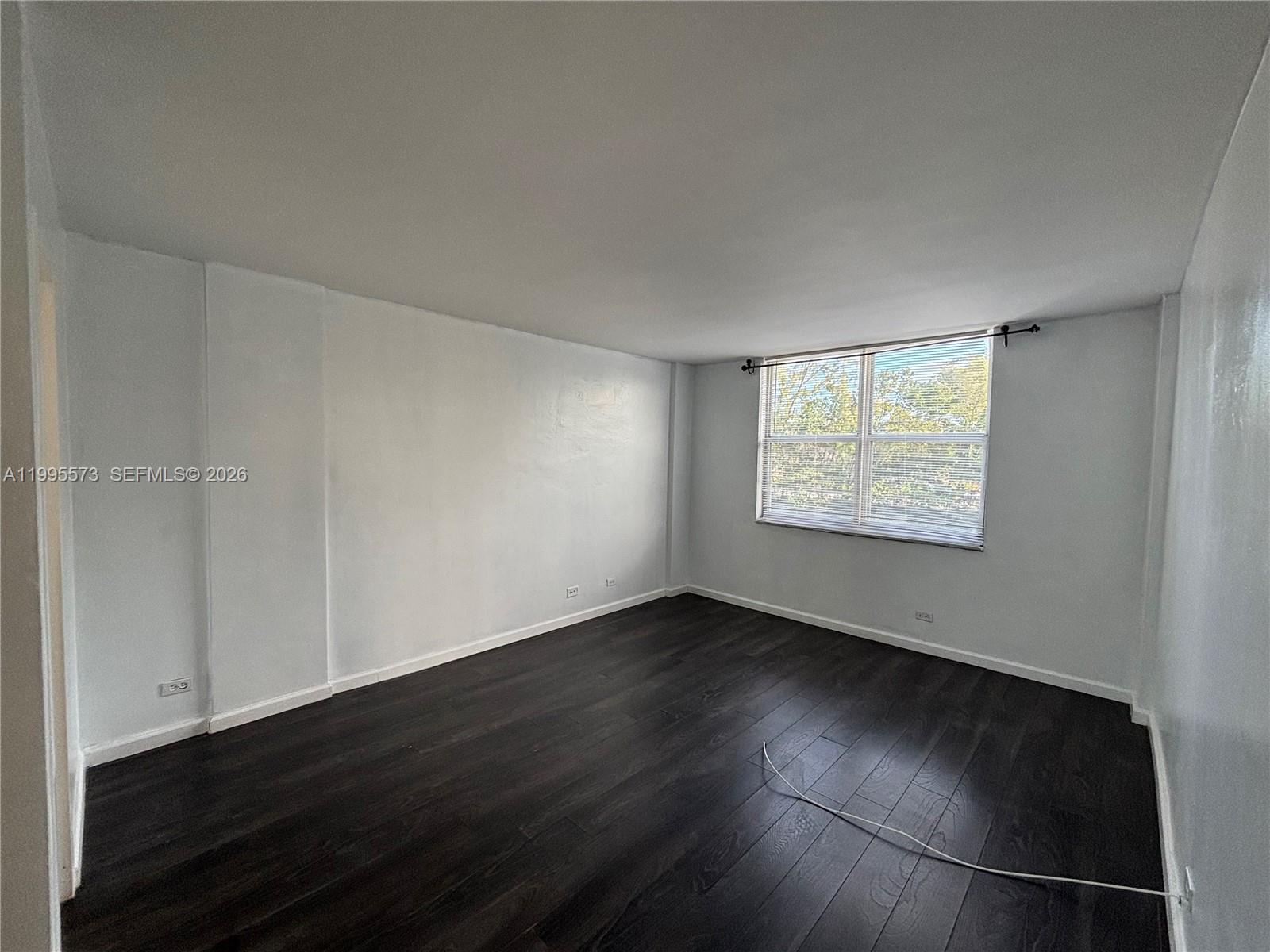 EASTERN SHORES WHITE HOUS - Residential