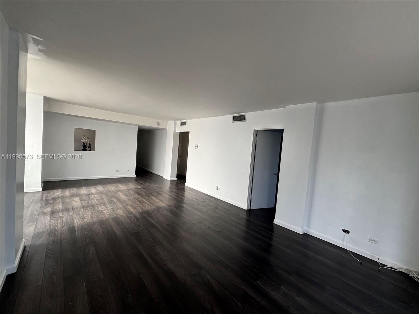 EASTERN SHORES WHITE HOUS - Residential