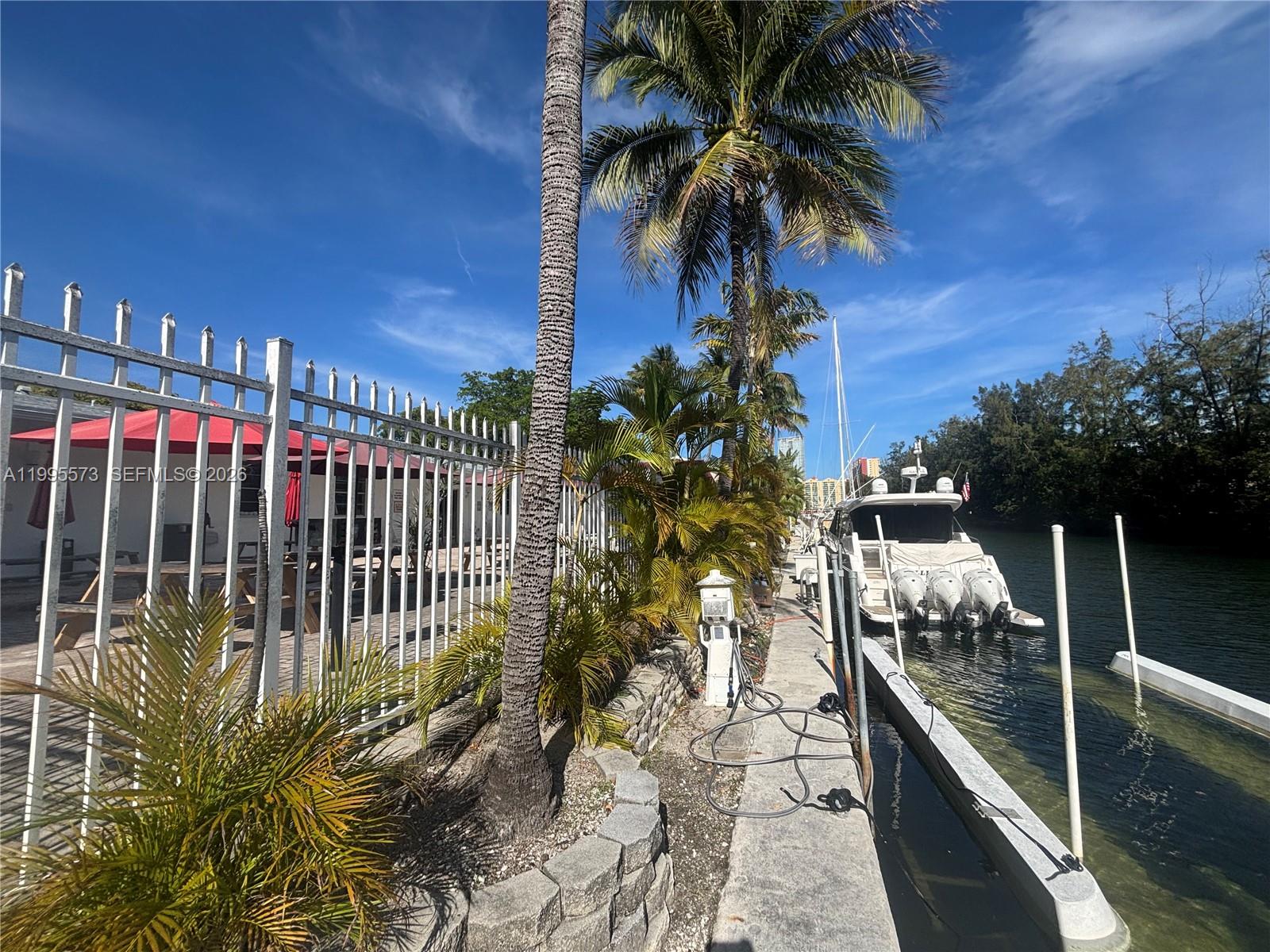 EASTERN SHORES WHITE HOUS - Residential