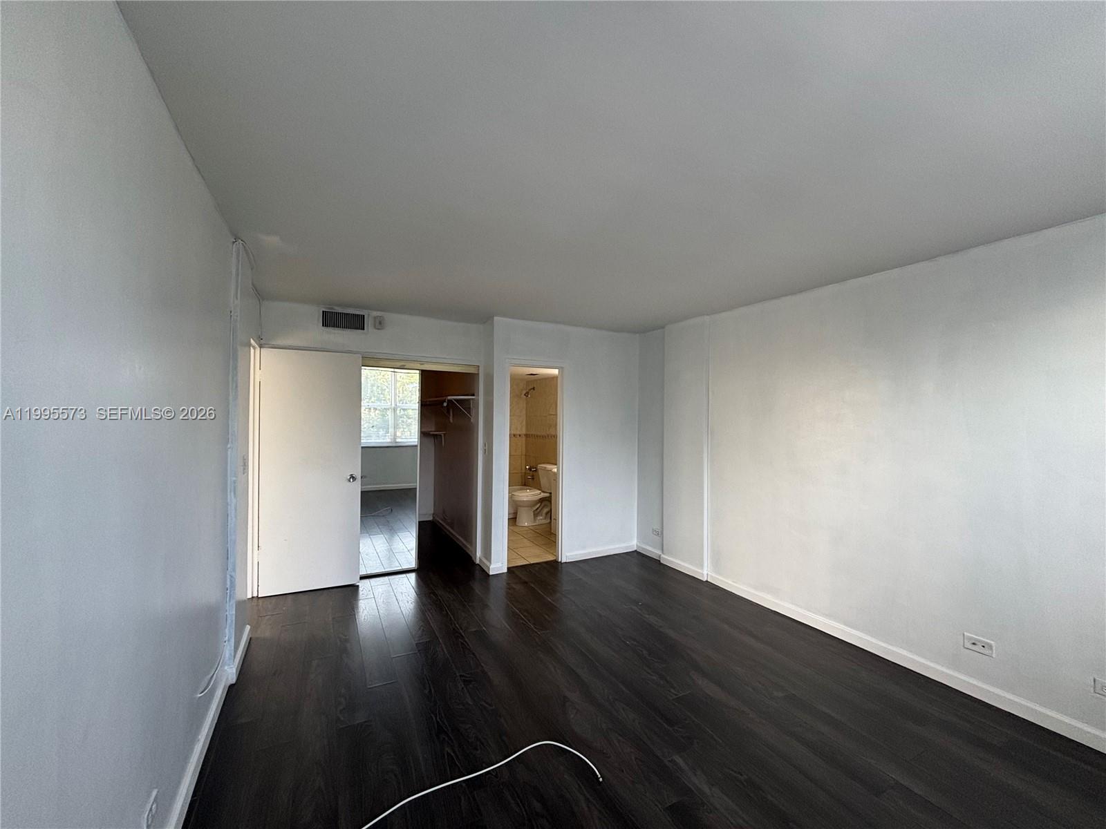 EASTERN SHORES WHITE HOUS - Residential