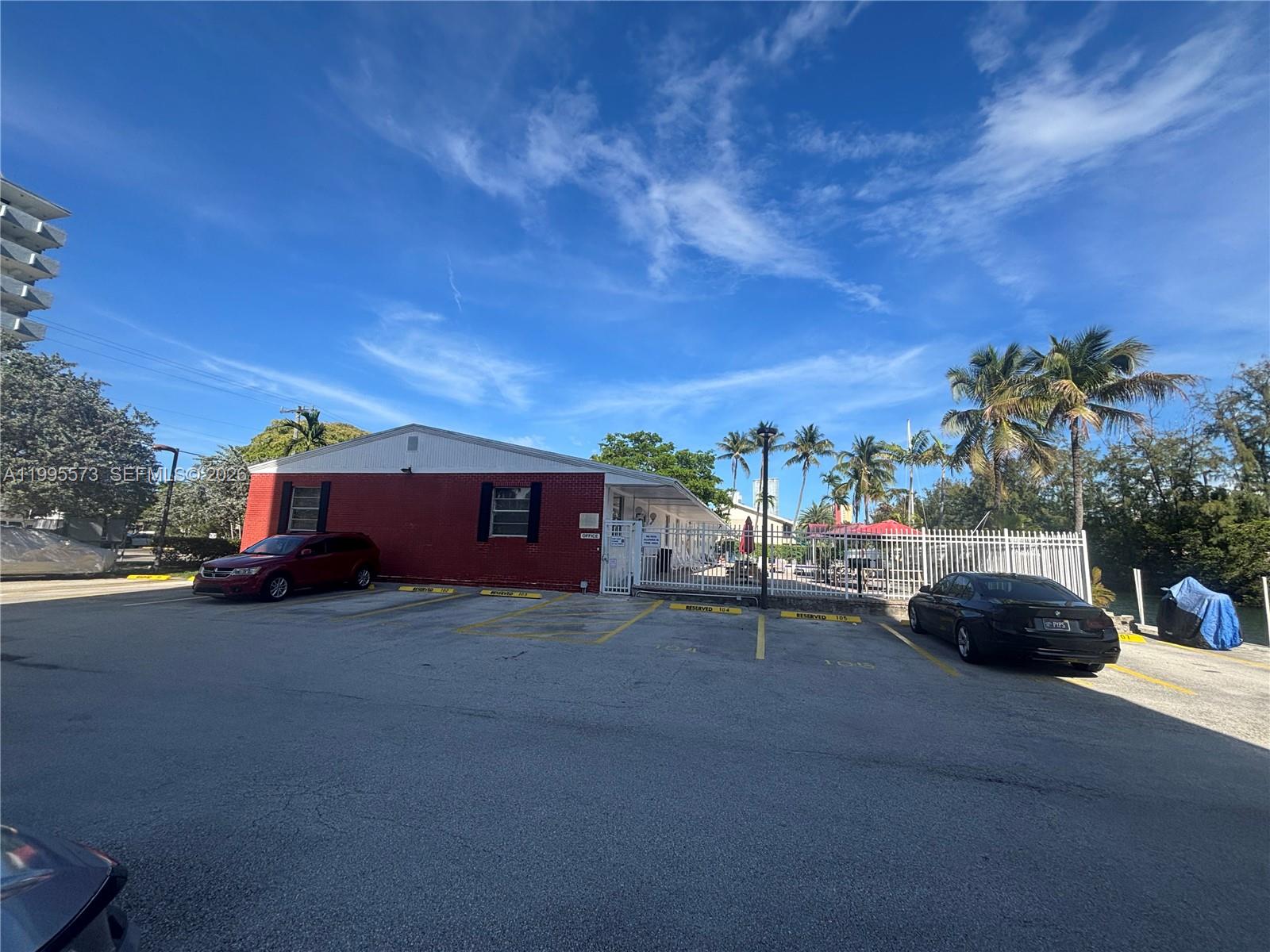 EASTERN SHORES WHITE HOUS - Residential