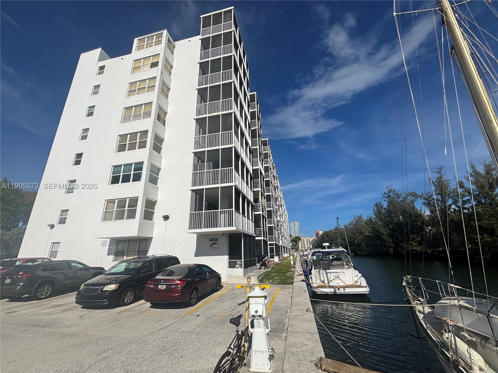 EASTERN SHORES WHITE HOUS - Residential