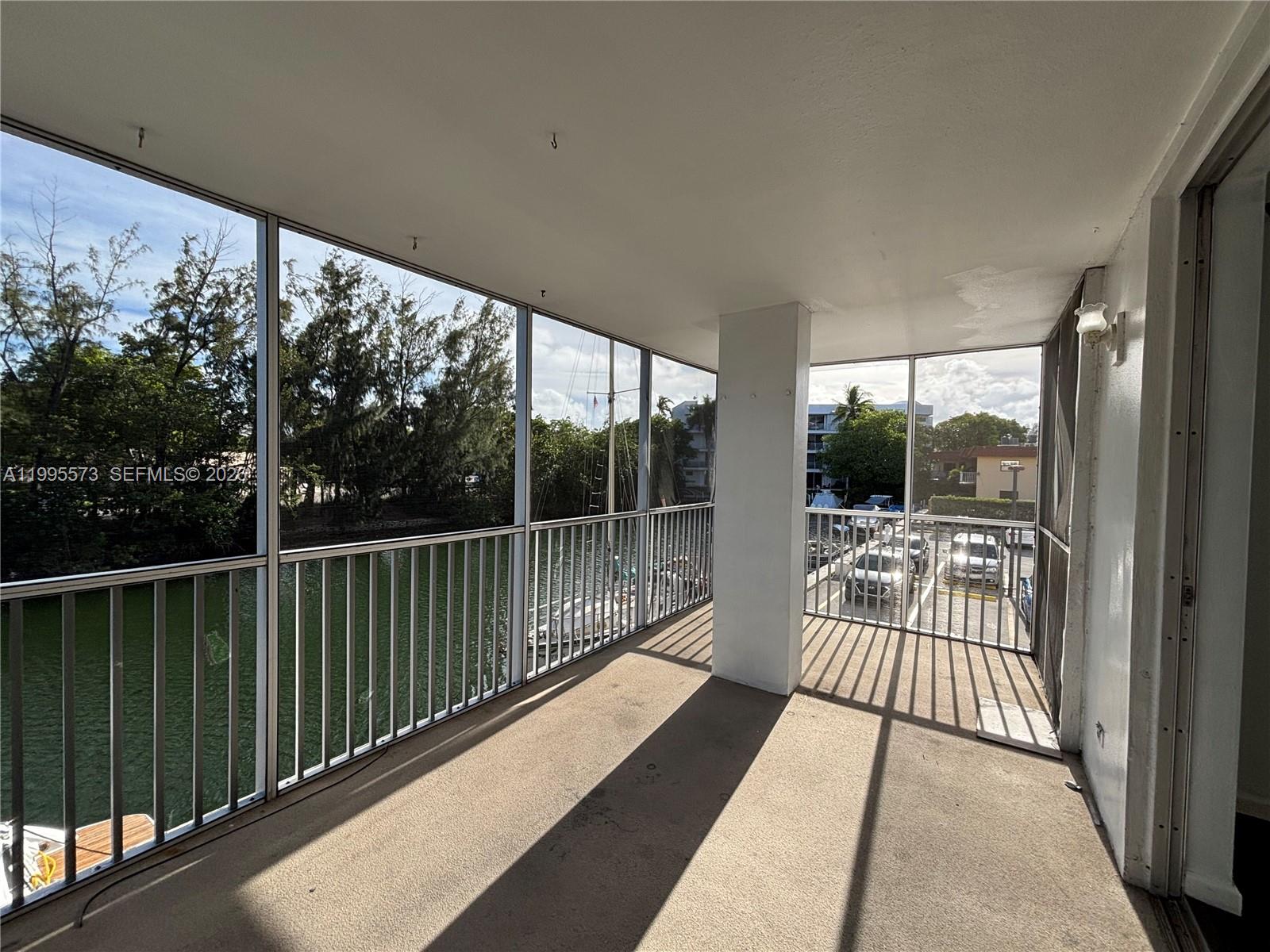 EASTERN SHORES WHITE HOUS - Residential