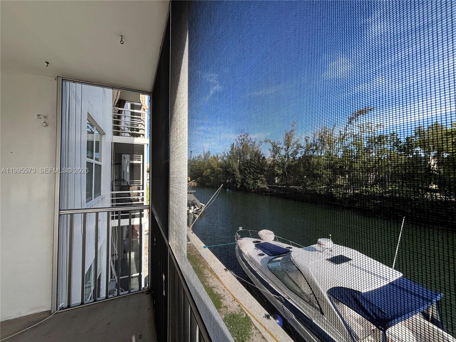 EASTERN SHORES WHITE HOUS - Residential