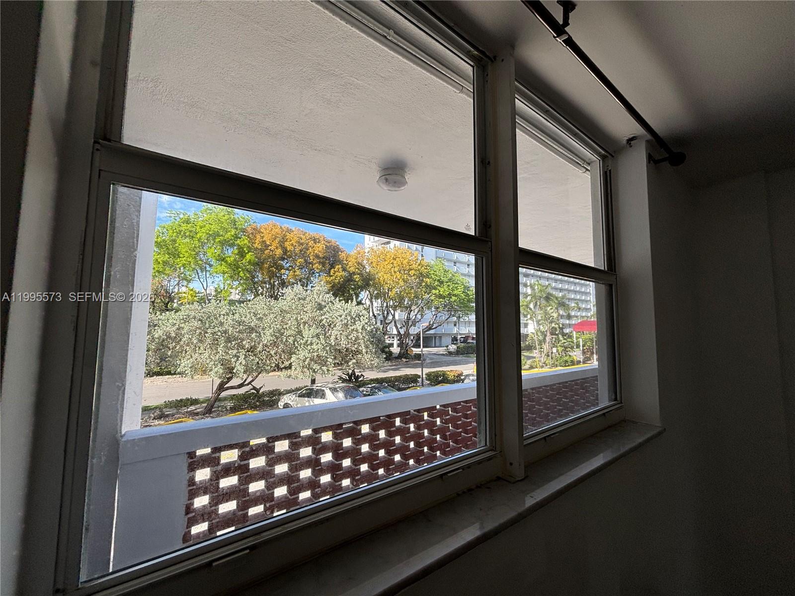 EASTERN SHORES WHITE HOUS - Residential