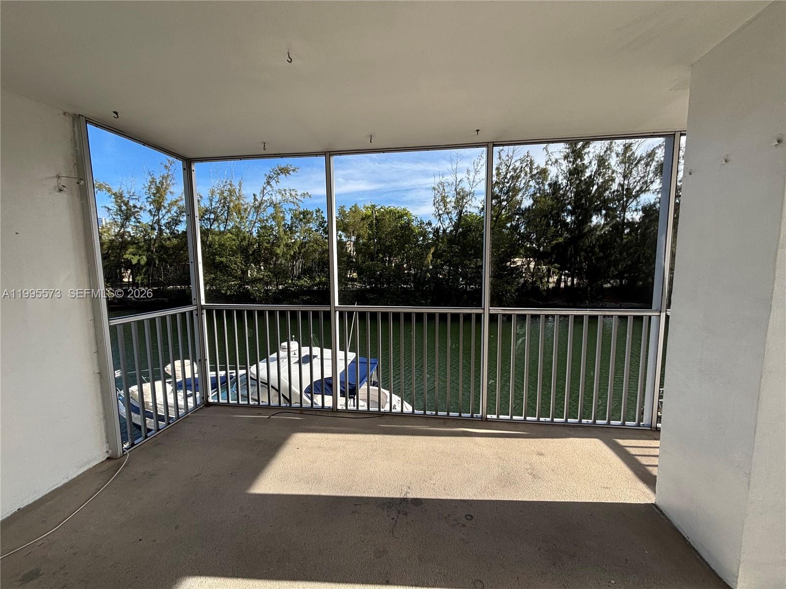 EASTERN SHORES WHITE HOUS - Residential