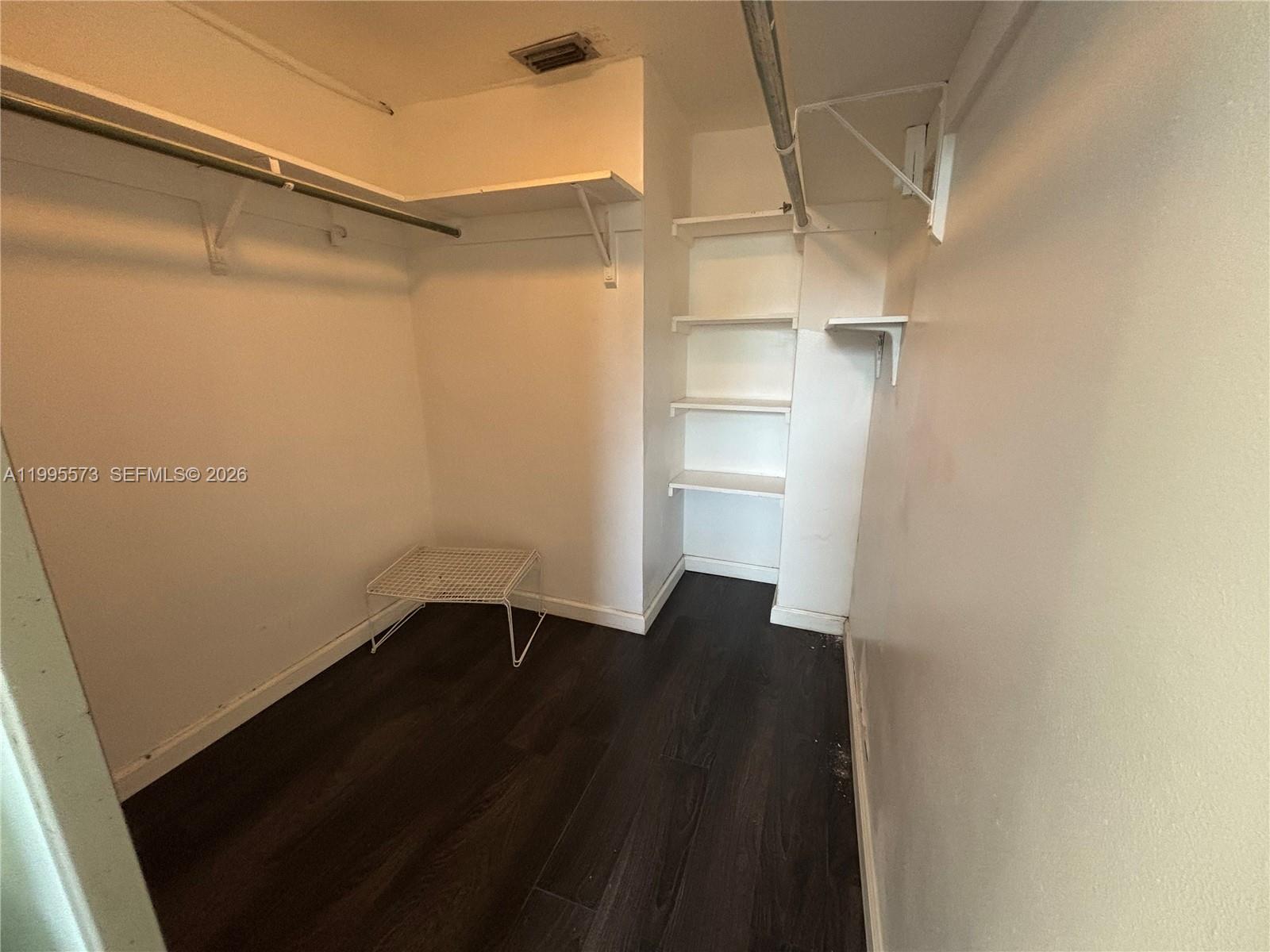 EASTERN SHORES WHITE HOUS - Residential